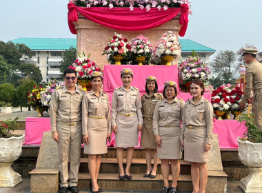 ร่วมพิธีวางพานพุ่มดอกไม้สดเพื่อเป็นการน้อมรำลึกถึงพระมหากรุณาธิคุณของพระบาทสมเด็จพระจุลจอมเกล้าเจ้าอยู่หัว เนื่องในวันท้องถิ่นไทย ประจำปี 2567 ... พารามิเตอร์รูปภาพ 7