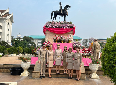 ร่วมพิธีวางพานพุ่มดอกไม้สดเพื่อเป็นการน้อมรำลึกถึงพระมหากรุณาธิคุณของพระบาทสมเด็จพระจุลจอมเกล้าเจ้าอยู่หัว เนื่องในวันท้องถิ่นไทย ประจำปี 2567 ... พารามิเตอร์รูปภาพ 8