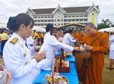 เข้าร่วมพิธีเจริญพระพุทธมนต์และทำบุญตักบาตรถวายพระราชกุศล ... พารามิเตอร์รูปภาพ 8