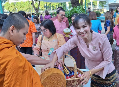 เข้าร่วมงานทำบุญตักบาตรข้าวสารอาหารแห้งแต่พระสงฆ์ และสามเณร ... พารามิเตอร์รูปภาพ 3