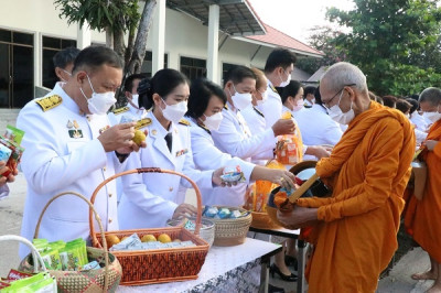 ร่วมพิธีเจริญพระพุทธมนต์และทำบุญตักบาตรเพื่อถวายเป็นพระราชกุศล ... พารามิเตอร์รูปภาพ 1