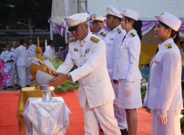 เข้าร่วมพิธีถวายเครื่องราชสักการะและวางพานพุ่ม ... พารามิเตอร์รูปภาพ 2