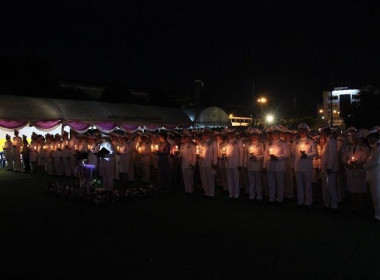 เข้าร่วมพิธีถวายเครื่องราชสักการะและวางพานพุ่ม ... พารามิเตอร์รูปภาพ 6