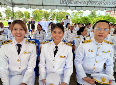 เข้าร่วมพิธีถวายเครื่องราชสักการะและวางพานพุ่ม ... พารามิเตอร์รูปภาพ 3