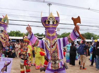 เข้าร่วมเป็นเกียรติในพิธีเปิดประเพณีบุญหลวงและการละเล่นผีตาโขน ประจำปี ๒๕๖๘ ... พารามิเตอร์รูปภาพ 9