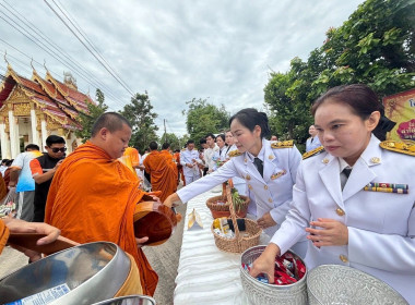 คณะ เข้าร่วมพิธีเจริญพระพุทธมนต์และทำบุญตักบาตร ... พารามิเตอร์รูปภาพ 7
