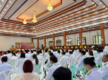 คณะ เข้าร่วมพิธีเจริญพระพุทธมนต์และทำบุญตักบาตร ... พารามิเตอร์รูปภาพ 5