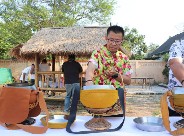 ร่วมพิธีทำบุญสำนักงาน พารามิเตอร์รูปภาพ 15