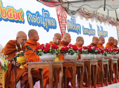 ร่วมพิธีสรงน้ำพระพุทธรูป และพระสงฆ์ เนื่องในประเพณีสงกรานต์ ... พารามิเตอร์รูปภาพ 8