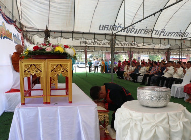 ร่วมพิธีสรงน้ำพระพุทธรูป และพระสงฆ์ เนื่องในประเพณีสงกรานต์ ... พารามิเตอร์รูปภาพ 3